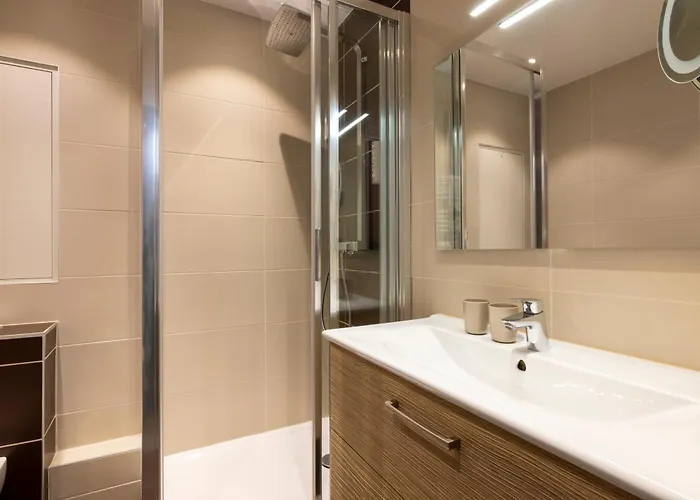 雷让巴黎酒店 酒店