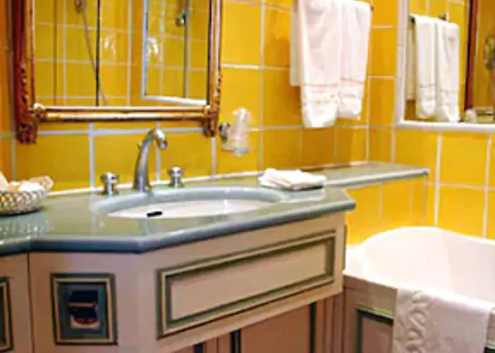 雷让巴黎酒店 3*